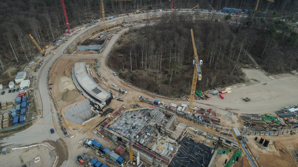 Das Foto zeigt den aktuellen Stand des Tunnelbaus für den SIS100-Ringbeschleuniger im April 2021.