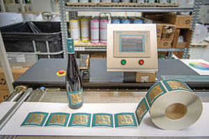  Die Druckerei D.E.S. – „Die Etiketten-Spezialisten“ in Landau in der Pfalz ist auf den Druck von Etiketten spezialisiert. 