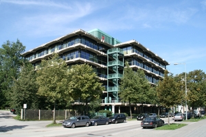  Der Hauptsitz von Obermeyer in München wurde in einem ersten Bauabschnitt im laufenden Betrieb saniert.  