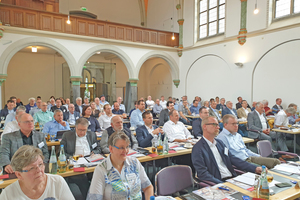  <div class="bildtitel">91 Teilnehmer waren am 10. September 2021 vor Ort in Bonn zur VDKF-Mitgliederversammlung. </div> 