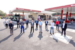  Vertreter der beteiligten Firmen (Westfalen, Chemours, Michels, Tecumseh) beim Vor-Ort-Termin an der Markant-Tankstelle in Lüdinghausen 