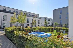 Auch im zweiten Bauabschnitt der erweiterten Wohnsiedlung „Gartenstadt Falkenberg“ schreibt die Anlage aus Niedrigenergiehäusern die Gartenstadtidee des grünen Wohnens für das 21. Jahrhundert fort 