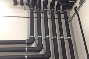  Der ArmaFix Rohrträger entkoppelt Rohr und Befestigung thermisch voneinander und bildet, zusammen mit der später installierten Armaflex Isolierung, ein langfristig zuverlässiges Dämmsystem für Kälteanlagen 