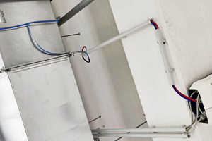  Eine der neun Luftenergiezähler-Messstellen nach erfolgter Montage. Mit höchster Präzision wird hier der Verbrauch der versorgten Zone nach Luftmenge, bezogener Wärme und bezogener Kälte erfasst 