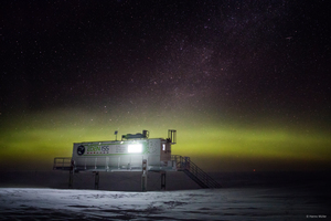  Mobiles Gewächshaus in der Größe eines Frachtcontainers, das im Rahmen des Projekts EDEN-ISS zur deutschen Forschungsstation Neumayer-Station III in der Antarktis transportiert wurde 