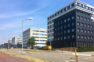  Außenansicht des Akademischen Krankenhauses Maastricht, das im Jahr 1991 gegründet wurde. Seit 2008 wird es unter dem Namen Maastricht University Medical Center+ (Maastricht UMC+) als Kooperationseinrichtung mit der Universität Maastricht geführt. 