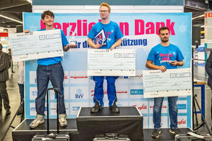  So sehen glückliche Sieger aus: Philipp Schumann (Mitte), Hannes Eckert (l.) und Nick Kretschmer 