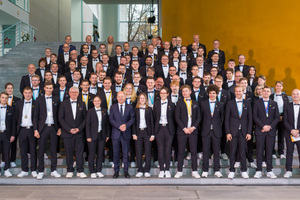  Bundeskanzler Olaf Scholz empfing die Deutsche Berufe-Nationalmannschaft im Bundeskanzleramt und sprach dem Team seine Anerkennung für die hervorragende Leistung bei der Weltmeisterschaft der Berufe 2022 aus 