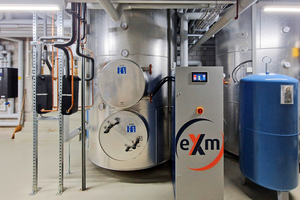  Dank der eXergiemaschine (hier im Technikraum Zentrum Artos) profitieren nun auch andere Bereiche von der Abwärme, was Energie und zudem eine Million Liter Trinkwasser pro Jahr spart 