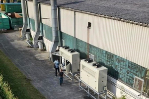  Im Tiefkühllager der SM Seafood GmbH im schweizerischen Hend­schiken sind die ersten beiden von ­Daikin Germany ausgelieferten CO2-Verflüssigungssätze (HCU1D30) von Hubbard im Einsatz 