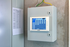 Auf jedem Stockwerk besteht Zugriff über das visuelle Zentralsteuerungssystem vom Typ AE200 – das Steuerungssystem erleichtert die Überwachung und Statusanzeige von einem zentralen Punkt aus 