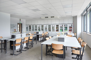  Die dezentralen Lüftungsgeräte der Serie „Duplex Vent“ versorgen Unterrichtsräume zuverlässig mit frischer Luft und überzeugen mit ihrem flüsterleisen Betrieb 