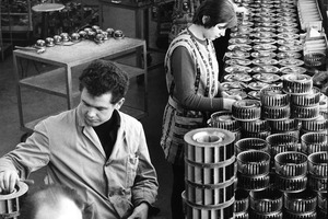  Mitarbeiter bei der Produktion von Radialventilatoren im Jahr 1968 