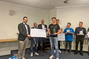  Siegerehrung (v.l.): Frederik Stiegen (Vize-Europameister und Best of Nation bei den EuroSkills 2023), Andreas Werner (Landesinnungsmeister der Landesinnung Kälte-Klimatechnik Niedersachsen/Sachsen-Anhalt), Heribert Baumeister (Bundesinnungsmeister) und Kreyton Wusch (Deutscher Meister 2023) – im Hintergrund der Zweitplatzierte Fabian Schemmer 