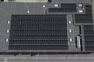  PV-Anlage auf dem Dach des Supermarkts (Bild mit Simulationsprogramm erstellt) 