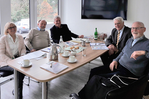  Die Senioren gehen voran – Zusammenarbeit mit dem VDKF: Am 16.1.2019 trafen sich im Josef-Biber-Haus in Bonn (v.r.) Wolfgang Scholten und Adalbert Stenzel (HKK) mit Norbert Hengstermann, Gerhard Gregor und Sigrid Becker (VDKF); Thema des Treffens war, die Zusammenarbeit des VDKF mit dem HKK. Seitdem wird die Histo­rikertagung gemeinsam von den DKV-Senioren, dem HKK und demVDKF-Ü60 organisiert. 