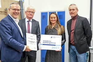  V.l.: Der Präsident der Handwerkskammer Jörg Dittrich mit Andreas Thuß, Geschäftsführer, Ulrike Pallutz, Personalreferentin, sowie Thomas Schuster, Servicemeister und Leiter des Vertrieb- und Servicebüros der Dresdner Kühlanlagenbau GmbH 