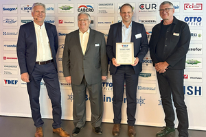  Verleihung der Goldenen Ehrennadel an Steffen Klein (2. v.r.) 