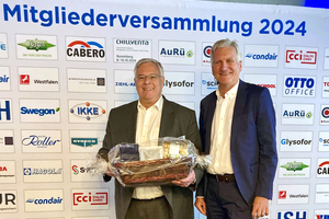  Norbert Hengstermann (r.) gratuliert dem alten und neuen VDKF-Präsident Karl-Heinz Thielmann zur Wiederwahl 