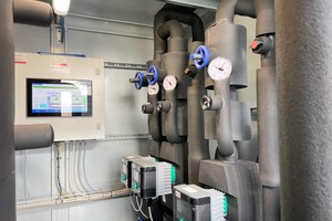  Radiologisches Zentrum, Mannheim (Baujahr 2022): Zwei Propan Flüssigkeitskühler (Skadec) samt Pumpenhaus (Schulz), welche ein MRT von Siemens, die RLT-Anlage der Praxis und 15 Innengeräte (Kampmann) versorgen. 