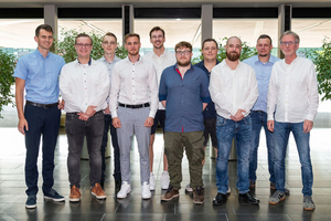  V.l.: Simon Andreas Friesen, Moritz Hommel (Jahrgangsbester mit der Note 1,0), Vaceslav Batalov, Alexander Belikov, Philipp Liekmeier, Marvin Schädlich, Niklas Dosedal, Alexander Kaeppkeschuer, Timo Hemmerich und Klassenlehrer Elmar Scheuer 