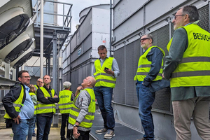 Besichtigung der Kühltürme auf dem Dach des Logistiklagers von Rewe in Raunheim bei Frankfurt 