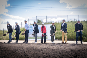  V.l.: Theo Holder (Brodbeck), Erik Bucher (Vice President Sales EMEA Bitzer), Timo Wachendorfer (Ortsvorsteher Rottenburg-Ergenzingen), Christian Wehrle (Vorstandsvorsitzender Bitzer Gruppe), Christiane Schaufler-Münch (Mitglied des Aufsichtsrats der Bitzer SE und Vorsitzende des Kuratoriums von The Schaufler Foundation), Kai Schuppler (Vice President Fulfillment EMEA und Werksleiter Rottenburg-Ergenzingen Bitzer), Dr. Hendrik Bednarz (Bürgermeister Rottenburg am Neckar Dezernat 3), Jürgen Schwefel (Brodbeck) 