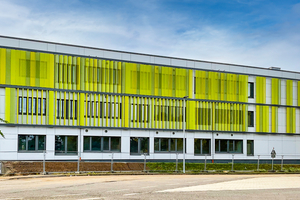  Ein Paradebeispiel für nachhaltigen Schulbau: Die neue Gertrud-Koch-Gesamtschule in Sieglar (Troisdorf) wurde mit hochmoderner und energiesparender Gebäudetechnik ausgestattet. Mit der installierten Lüftungstechnik werden pro Jahr bis zu 490.000 kWh Energie eingespart. 