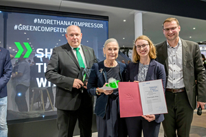  Svenja Keppler erhält den Valerius-Füner-Preis (v.l.): Rainer Große-Kracht, Chief Technology ­Officer der Bitzer SE, Christiane Schaufler-Münch, Mitglied des Aufsichtsrats der Bitzer SE und Vorsitzende des Kuratoriums von „The Schaufler Foundation“, Preisträgerin Svenja ­Keppler, Dr. Robin Langenbach, Stiftungspro­fessor für Verdichtertechnologie an der Hochschule Karlsruhe 