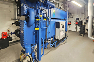  Die Absorptionskältemaschine (AKM) hat eine Kälteleistung von 400 Kilowatt und schafft eine sichere Kälteversorgung 