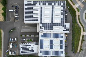  Der Dortmunder Wälzlagerspezialist KIS Antriebstechnik verfolgt eine ehrgeizige Mission: Der Firmensitz auf dem ehemaligen Hoesch-Gelände soll bis 2027 nahezu vollständig energieautark werden. Inzwischen wurden neben der ersten PV-Anlage zusätzlich 143 kWP Leistung installiert. 
