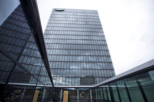  Mit der im Jahr 2019 bezogenen neuen Unternehmenszentrale, die sich schräg gegenüber dem vorhergehenden Firmensitz befindet, bekennt sich Bitzer klar zum Standort Sindelfingen mit Bestand über neun Jahrzehnte 