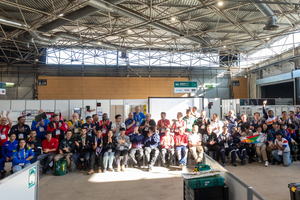  Alle Teilnehmer und Experten mit den Workshop-Managern des skills 38 – Kälte- und Klimatechnik nach Abschluss des Wettbewerbs 