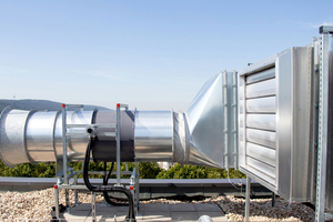  Ventilator und Bypassregelklappe auf einem aktiv geregelten Abströmschacht 