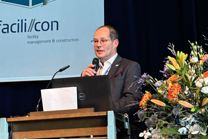  Dr. Yves Wild (Vorsitzender des DKV) bei der Eröffnung der Tagung. 