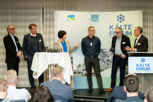  Bei der Podiumsdiskussion über die gesetzliche Tiefkühltemperatur (v.l.): Michael Weilhart (tiefkuehlhaus.info und Vorsitzender der Technischen Kommission des VDKL), Falko Thomas (Geschäftsführer von Thermotraffic und VDKL-Vorsitzender), dti-Geschäftsführerin Sabine Eichner, Markus Mischko (Geschäftsführer Iglo GmbH und dti Vorsitzender), Jürgen Ahlers (Leiter Qualitätsmanagement bei Conditorei Coppenrath &amp; Wiese) und VDKL-Geschäftsführer Jan Peilnsteiner 