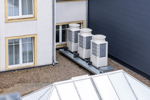  Zur energieeffizienten Klimatisierung kommen drei Y-Systeme aus der City Multi-Serie von Mitsubishi Electric zum Einsatz – jedes Außengerät versorgt die Innengeräte eines Stockwerks 