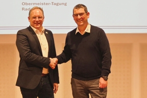  Bundesinnungsmeister Björn Sielaff (l.) gratuliert dem neuen BIV-Geschäftsführer Torsten March. 