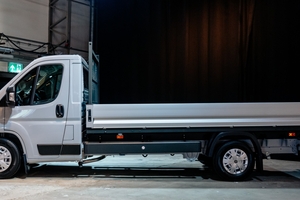  Auch als Pritschenwagen ist der Proace Max bereits bestellbar. 