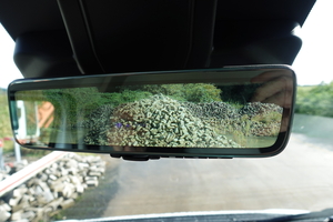  In der Ausstattungsvariante Comfort muss sich der Fahrer an die Sicht auf einen digitalen Rückspiegel gewöhnen. 