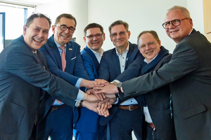  Gemeinsam noch stärker (v.l.): Karl-Sebastian Schulte (ZDH), Michael Hilpert (ZVSHK), Stefan Ehinger (ZVEH), Dirk Bollwerk (ZVDH), Björn Sielaff (BIV) sowie Alexis Gula (ZIV). 