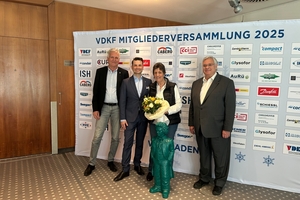 V.l.: Norbert Hengstermann, Marcel Rehder, Marie-Theres Pütz-Böckem, Karl-Heinz Thielmann bei der Verleihung der Josef-Biber-Verdienstnadel. 