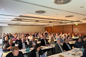  Zur VDKF-Mitgliederversammlung am 4. April 2025 waren über 130 Mitglieder und Gäste nach Wiesbaden gekommen. 