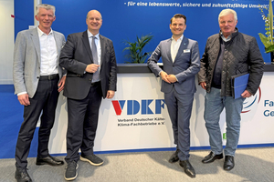  Während der ISH in Frankfurt beschlossen die Verbände EPEE und VDKF die gegenseitige Mitgliedschaft – v.l.: Christoph Brauneis (Beauftragter Politik &amp; Medien, VDKF), Russell Patten (Director General EPEE), Marcel Rehder (VDKF-Geschäfts­führer), Jürgen Goeller (Strategy Director EPEE). 