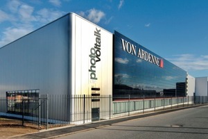  Zur Erweiterung der Produktionskapazitäten der „von Ardenne Anlagentechnik GmbH“ entstand ein neues Werk mit Montage- und Logistikhalle für die Serienfertigung sowie mit Sozial- und Technikbereichen 