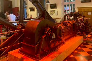  Historische Borsig-Kältemaschine in der Stiegl-Brauerei. 
