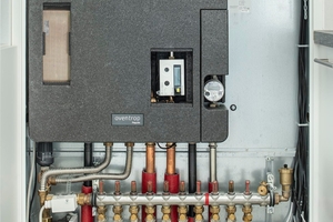  Abgerundet wird die energieeffiziente ­Gebäudetechnik durch thermische Frischwasser­stationen und eine Photovoltaik-Anlage.  