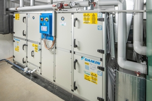  Für frische Luft sorgt ein modulares Lüftungssystem mit Wärmerückgewinnung und Gegenstrom-Plattenwärmeübertrager.  