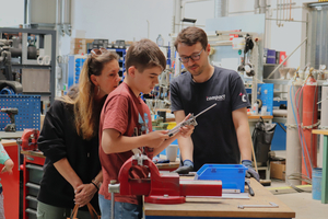  Technik zum Anfassen – bei verschiedenen Mitmachstationen konnten die Besucher ihre handwerklichen Fertigkeiten testen. 