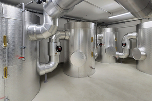  Großvolumige Pufferspeicher in der Energiezentrale sorgen für eine hydraulische Entkopplung und optimieren den Wärmepumpenbetrieb. 